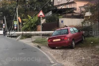 В Сочи заснувший за рулем водитель оставил жителей поселка без света - kuban.mk.ru - Сочи