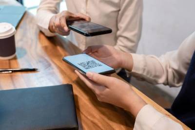 Петербуржец без QR-кода силой ворвался в театр кукол, рассек себе лицо и уехал с полицией - spb.mk.ru - Санкт-Петербург