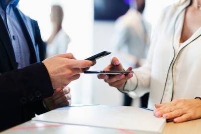 Обладатели QR-кодов в Петербурге нашли способ заработать на непривитых - spb.mk.ru - Санкт-Петербург