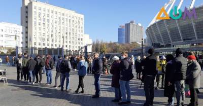 В Киеве в последний день перед “локдауном” в пунктах вакцинации выстроились очереди - kp.ua - Украина - Киев