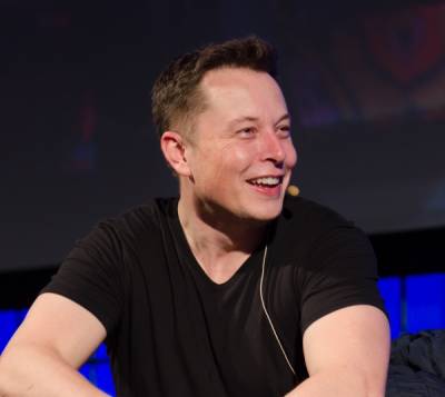 Илон Маск - Дэвид Бизли - Илон Маск заявил о готовности продать акции Tesla ради спасения человечества от голода - nakanune.ru