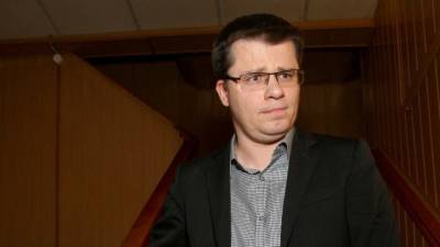 Гарик Харламов - Лариса Гузеева - Харламов обиделся на злые шутки от коллег: «Отстань от Гузеевой!» - 5-tv.ru - Россия