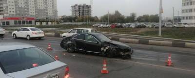 В Омске водитель автомобиля устроил серьезное ДТП и скрылся с места аварии - runews24.ru - Омск - Омская обл.