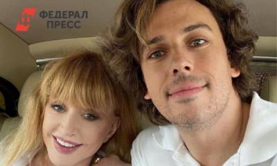 Алла Пугачева - Максим Галкин - Огромный участок, королевские стулья и целый замок: как живет четвероногий любимец Пугачевой - fedpress.ru - Москва