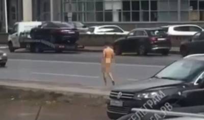 Уфимцев удивил абсолютно голый мужчина, который разгуливал по проезжей части в центре - mkset.ru
