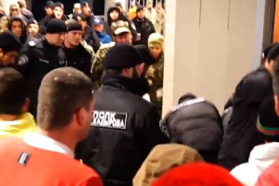 В РПЛ отреагировали на видео с возможным избиением фаната «Спартака» в Грозном - lenta.ru - Россия - респ. Чечня