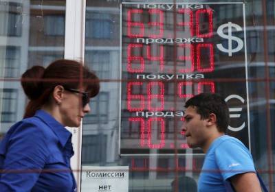 Рубль дешевеет вместе с ЕМ-аналогами в опасениях за рынок недвижимости КНР - smartmoney.one - Москва - Россия - Китай - Omsk - Reuters