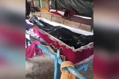 Семья собралась на похоронах родственницы и обнаружила в гробу другого человека - lenta.ru - США - Молдавия