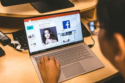 Facebook обвинили в распространении вызывающего ненависть контента - lenta.ru - Франция
