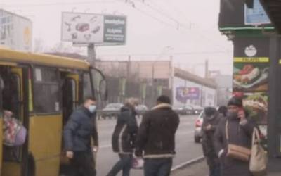 В Харькове неадекват устроил погром в троллейбусе, фото: "выбил двери и..." - politeka.net - Украина - Харьков