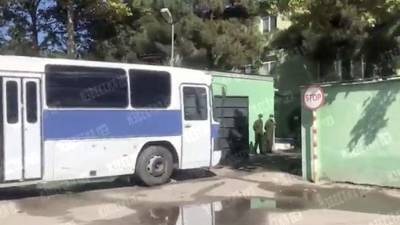 Михаил Саакашвили - В тюрьму к Саакашвили прибыл автобус с бойцами спецназа - iz.ru - Израиль - Грузия - Тбилиси