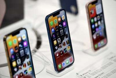 Тим Кук - iPhone 13 оказались в дефиците - lenta.ru - Россия - США - Канада