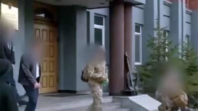 Олег Гуменюк - СКР опубликовал видео задержания экс-мэра Владивостока Гуменюка - iz.ru - Россия - Израиль - Приморье край - Владивосток