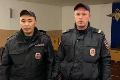 Сотрудники ППС полиции рассказали подробности задержания подозреваемого в убийстве трёх студенток в Гае - versia.ru - Оренбургская обл.