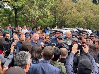 Депутаты разошлись — прокуратура через 15 дней даст оценку драке в Сухуме - eadaily.com - Грузия