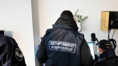 Украинский - Украинский хакер «взломал» более 100 иностранных компаний — киберполиция (видео) - hubs.ua - США - Украина - Франция