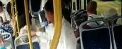 Новосибирец, ударивший пассажира автобуса ножом, пробудет под стражей еще месяц - runews24.ru - Новосибирск - Дзержинск