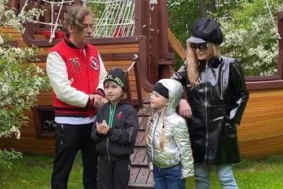 Алла Пугачева - Максим Галкин - Гарри Галкин - Пугачева похвасталась сыном, который растет настоящим хозяином: "Молодец Гарик!" - sport.politeka.net - Украина
