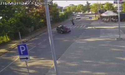 Виталий Глагола - В Ужгороде мотоциклист на Ducati въехал в авто и пролетел около 10 метров (видео) - sharij.net - Ужгород