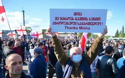 Михаил Саакашвили - В Грузии сотни людей окружили тюрьму, где находится Саакашвили - korrespondent.net - Украина - Грузия - Азербайджан - Рустави