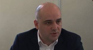 Аслан Бжания - Участники митинга в Абхазии потребовали отставки главы МВД - kavkaz-uzel.eu - Апсны
