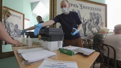 В Петербурге с августа привили свыше 10 тыс. иностранцев - dp.ru - Ленинградская обл. - Санкт-Петербург