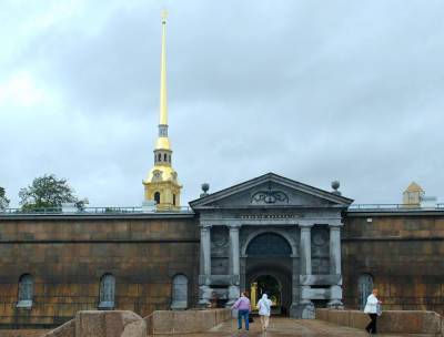 Сотни литров веселящего газа изъяли из клубов и баров в центре Петербурга - newsland.com - Россия - Санкт-Петербург - район Центральный