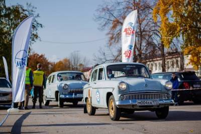 «10 озёр 2021»: энтузиасты провели ралли на ретро-автомобилях по Карельскому перешейку Ленобласти - ivbg.ru - Россия - Украина - Ленинградская обл.