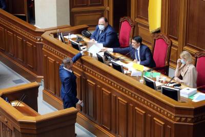 Дмитрий Разумков - Давид Арахамии - Рада запустила процедуру отзыва с должности спикера парламента - tvc.ru - Украина
