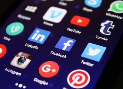 Марк Цукерберг - Эксперт назвал вероятную причину проблем в работе Instagram, WhatsApp и Facebook - 7info.ru