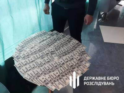 Двое харьковских адвокатов за $15 тыс. обещали мужчине трудоустроить его в ГБР – прокуратура - gordonua.com - Украина - Полтава - Харьков