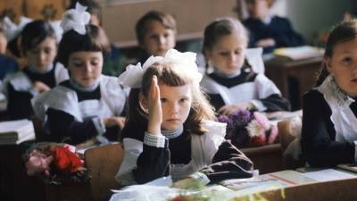 Врач объяснила, как прическа первоклассниц может привести к облысению - 5-tv.ru