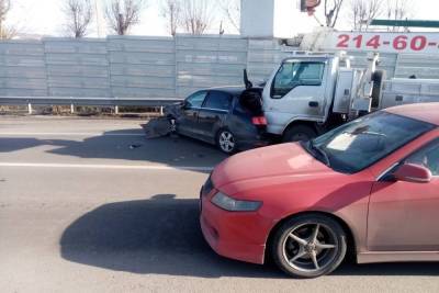 5 автомобилей столкнулись в районе Мясокомбината в Красноярске - kras.mk.ru - Красноярск