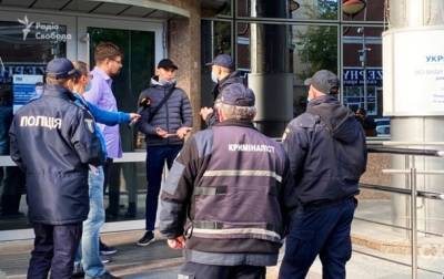 Евгений Мецгер - Журналисты Схем сообщили о нападении во время интервью в Укрэксимбанке - korrespondent.net - Украина - Нападение