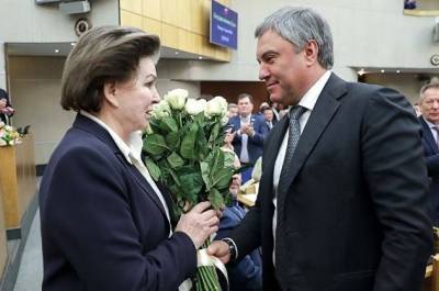 Владимир Путин - Валентина Терешкова - Заседание Госдумы нового созыва откроет Терешкова, «обнулившая» Путина. Это нарушение - znak.com - Россия