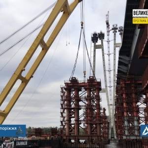 «Захарий» готовится к монтажу первой секции низовой части вантового моста в Запорожье. Фото - reporter-ua.com - Херсон - Запорожье - Строительство