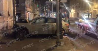 Porsche - Протаранивший школу в Москве Porsche был угнан с парковки - ren.tv - Москва - Россия