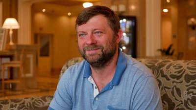 Дмитрий Разумков - Давид Арахамии - Александр Корниенко - «Слуга народа» собрала около 190 подписей за инициирование отзыва Разумкова с поста спикера - Корниенко - bin.ua - Украина