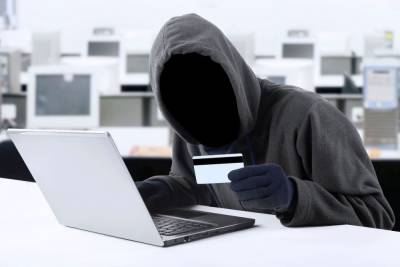 Липовый сотрудник полиции украл у петербургской пенсионерки 100 тысяч рублей через подставные счета в Сбeрбанке - spb.mk.ru - Санкт-Петербург - р-н Выборгский