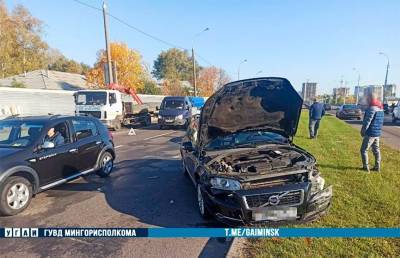 На проспекте Жукова в Минске пьяный бесправник протаранил два автомобиля - ont.by - Белоруссия - Минск