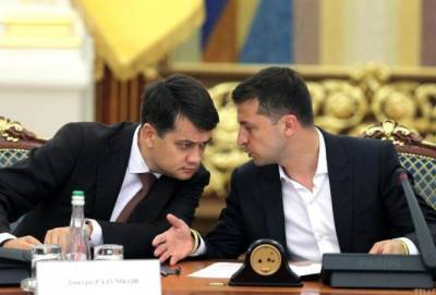 Дмитрий Разумков - Александр Корниенко - Рада отстранила Разумкова от ведения заседаний на два дня - vchaspik.ua - Украина
