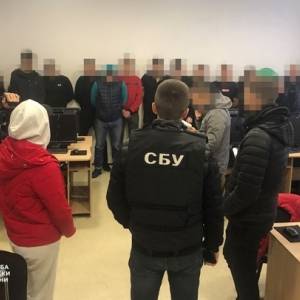 В Виннице ликвидировали деятельность подпольного call-центра. Фото - reporter-ua.com - Украина - Винница