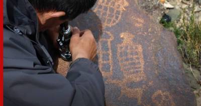 Исследователи нашли таинственные иероглифы на озере Нам-Цо в Тибете - profile.ru - Китай