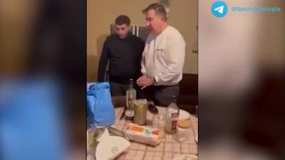 Михаил Саакашвили - Видео задержания Саакашвили после застолья с хинкали - tvc.ru - Грузия