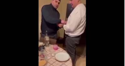 Владимир Зеленский - Михаил Саакашвили - Дмитрий Кулеба - На грузинском ТВ показали задержание Саакашвили на кухне (ВИДЕО) - dsnews.ua - Украина - Грузия