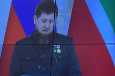 Рамзан Кадыров - Ахмат Кадыров - Кадыров прослезился перед народом - lenta.ru - респ. Чечня