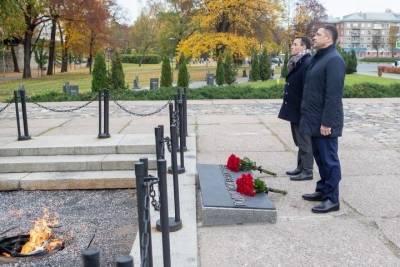 Александр Иванов - Михаил Ведерников - В Пскове почтили память бойцов, погибших в годы Великой Отечественной войны - mk-pskov.ru - Россия - Санкт-Петербург - Франция - Псков