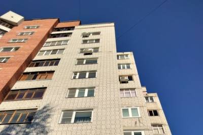 Андрей Петров - В Марий Эл полицейские не дали парню прыгнуть с девятого этажа - mk.ru - Россия - респ. Марий Эл - Волжск