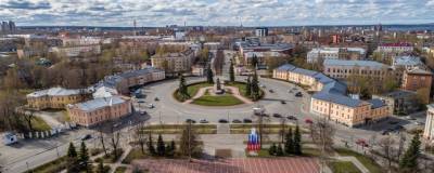 Новосибирский угонщик не смог спрятать машину из-за наезда на препятствие на площади - runews24.ru - Россия - Новосибирск - район Кировский, Новосибирск
