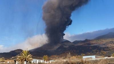 На Канарах усилилось извержение вулкана Кумбре-Вьеха - 5-tv.ru - Испания